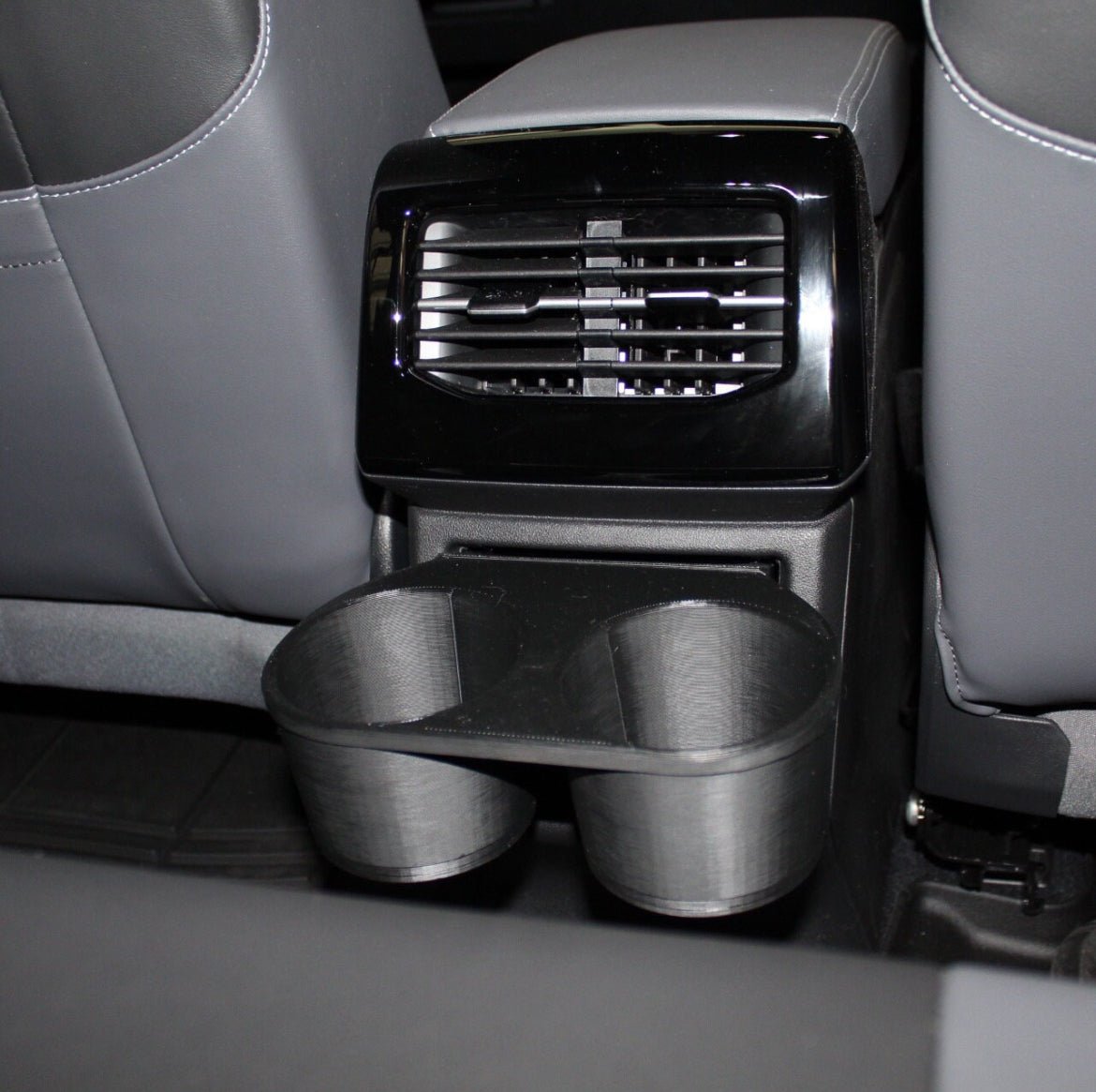 Removable rear cupholder in VW ID.4 center console