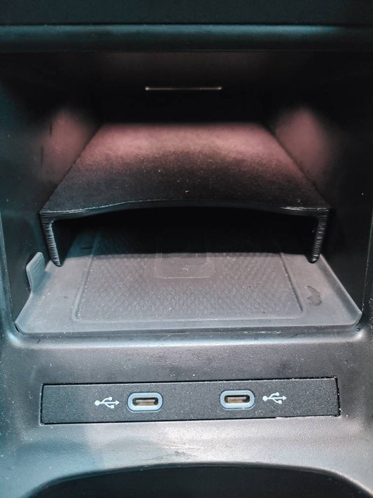 Plankje voor draadloze oplader in VW ID4, ID.5, biedt ruimte aan twee telefoons in het compartiment, 3D-geprint - YURIK Accessories