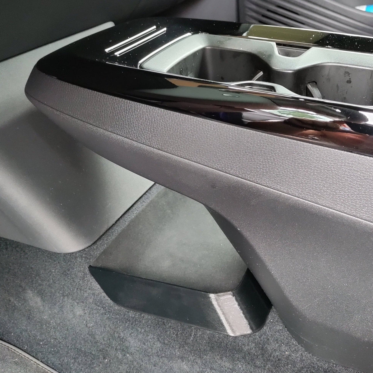 Opbergvak voor VW ID.4 voor onder de middenconsole. - YURIK Accessoires