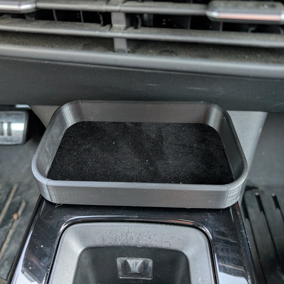 XL sunglasses tray for VW ID.4 with charging card slot